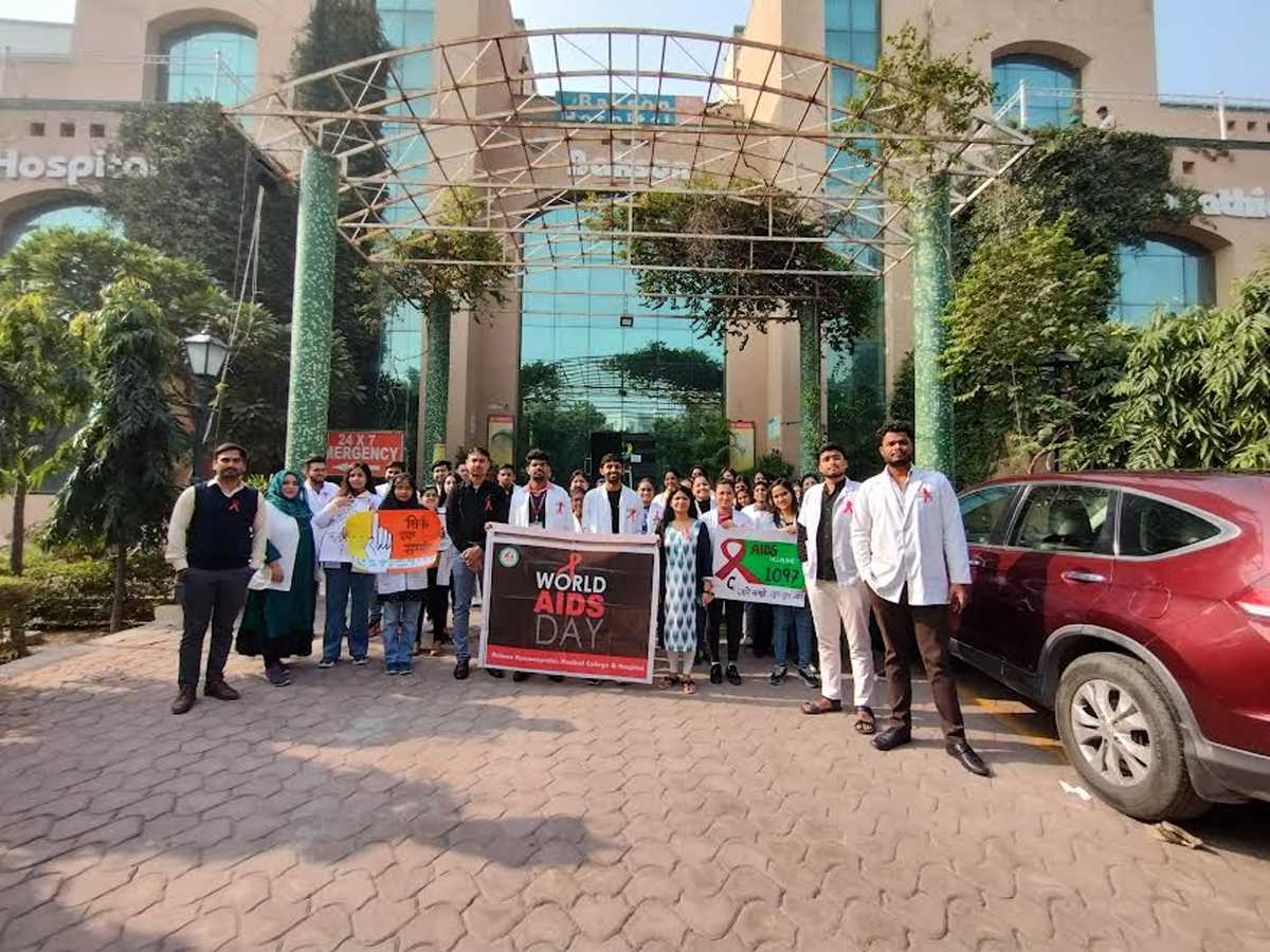 विश्व एड्स दिवस के अवसर पर रैली व संगोष्ठी के माध्यम से किया जागरुक